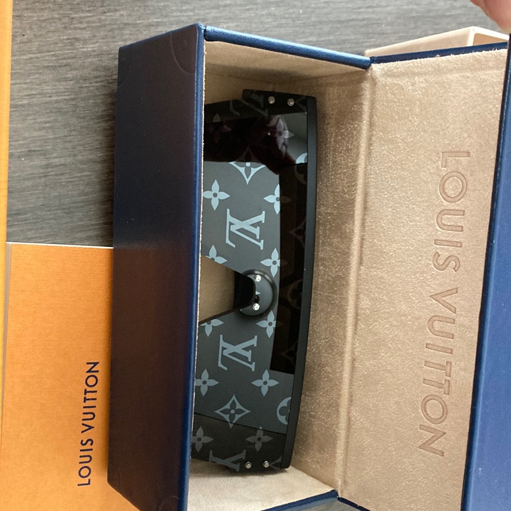 Nice sunglasses Louis Vuitton